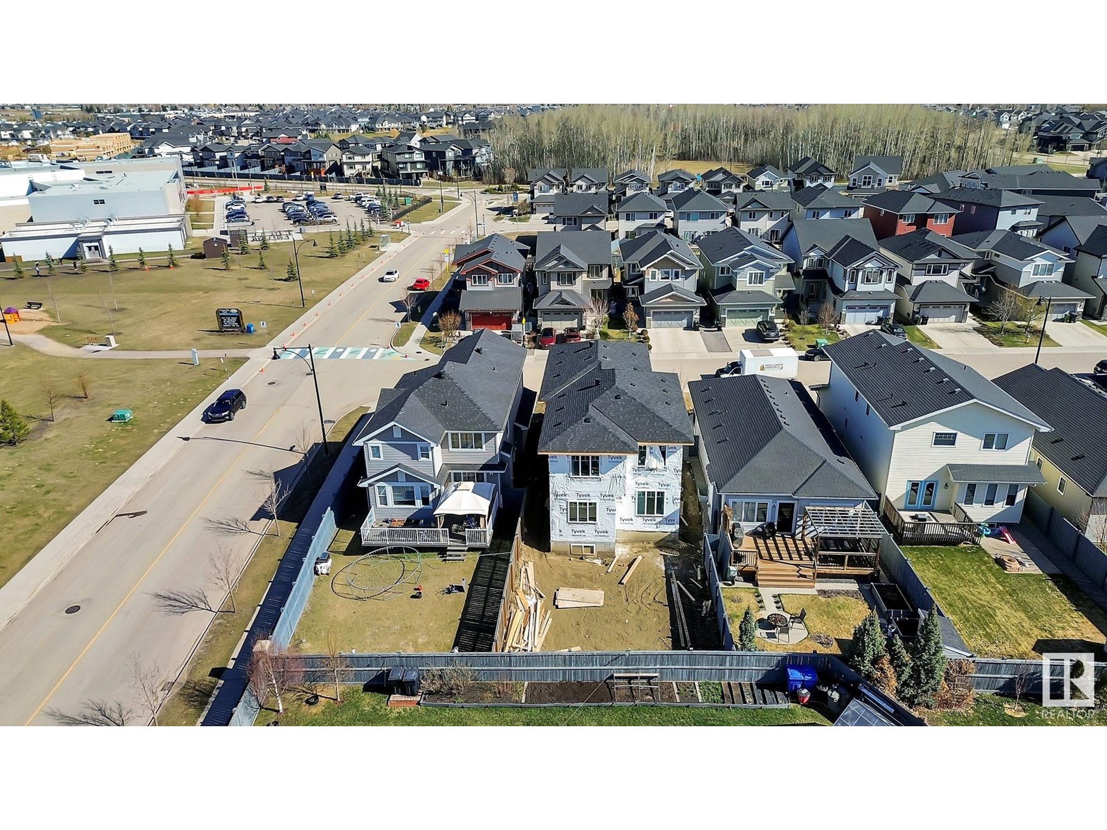 Photo 10 of 8105 Gourlay Pl Nw, Edmonton AB