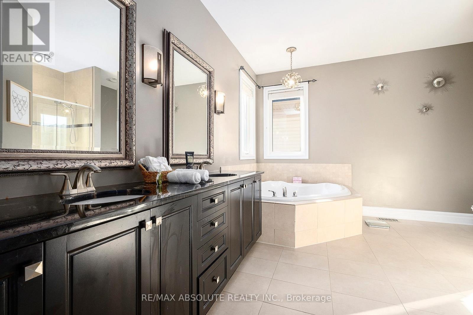 Photo 6 of 17 Rutherglen Terrace, Ottawa ON