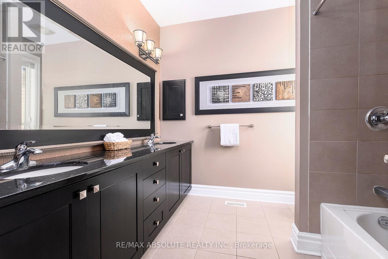 Photo 15 of 17 Rutherglen Terrace, Ottawa ON