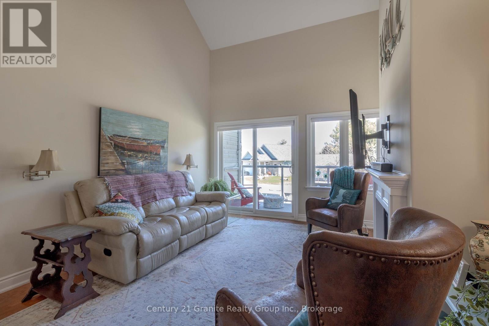 Photo 13 of 44 Webb Circle, Dysart Et Al ON