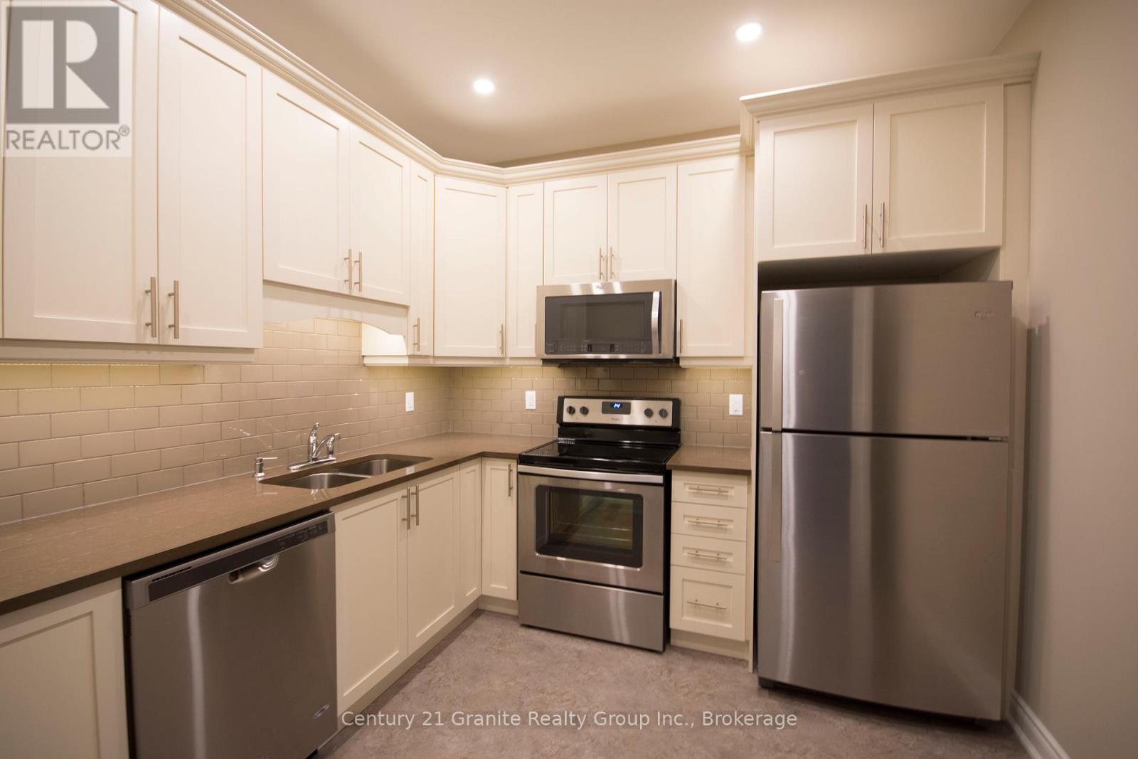 Photo 45 of 44 Webb Circle, Dysart Et Al ON