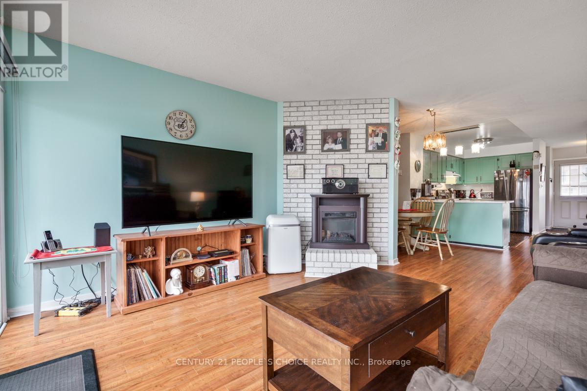 Photo 2 of 3 4 Paradise Boulevard, Ramara ON