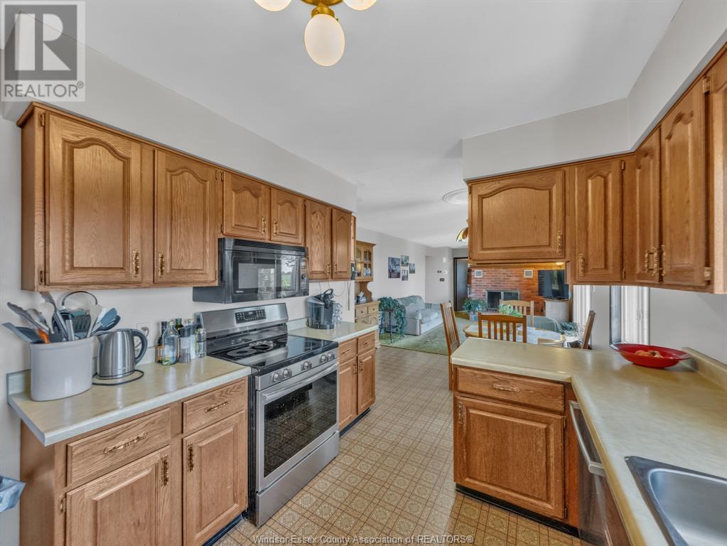 Photo 17 of 1121 Mersea Road 1, Leamington ON