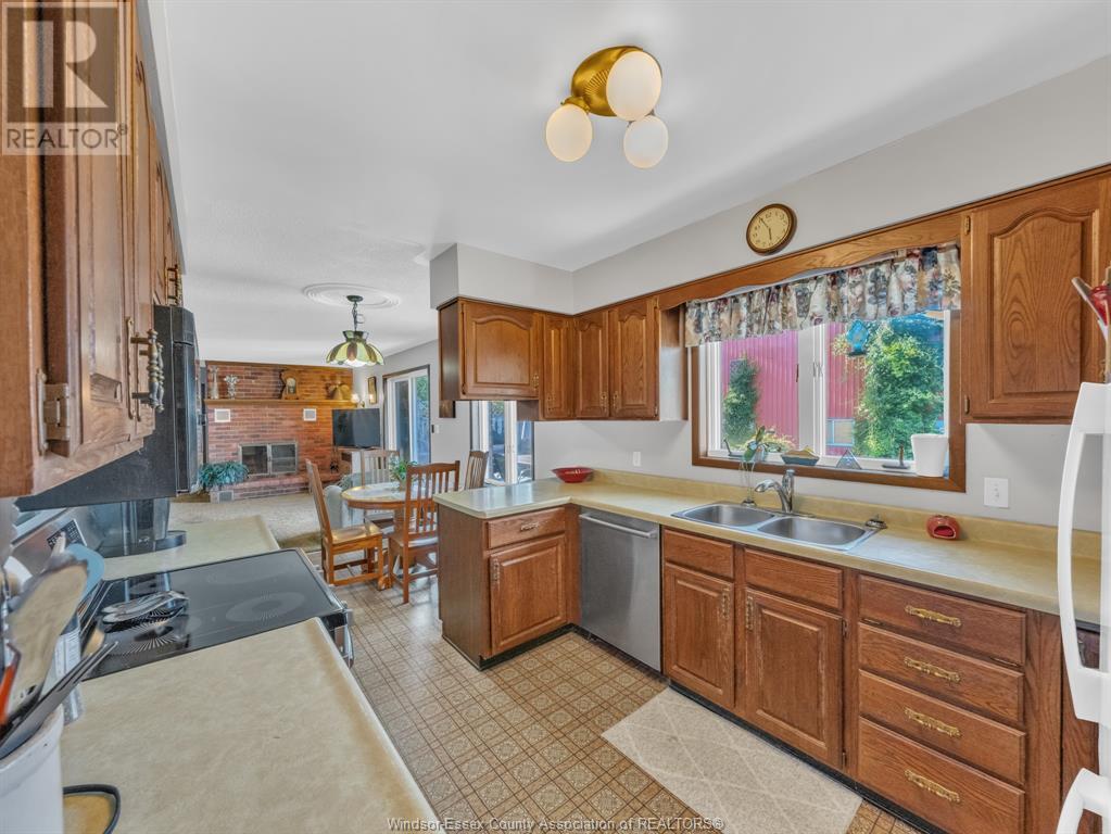 Photo 18 of 1121 Mersea Road 1, Leamington ON