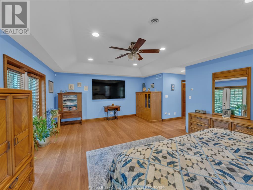 Photo 32 of 1121 Mersea Road 1, Leamington ON