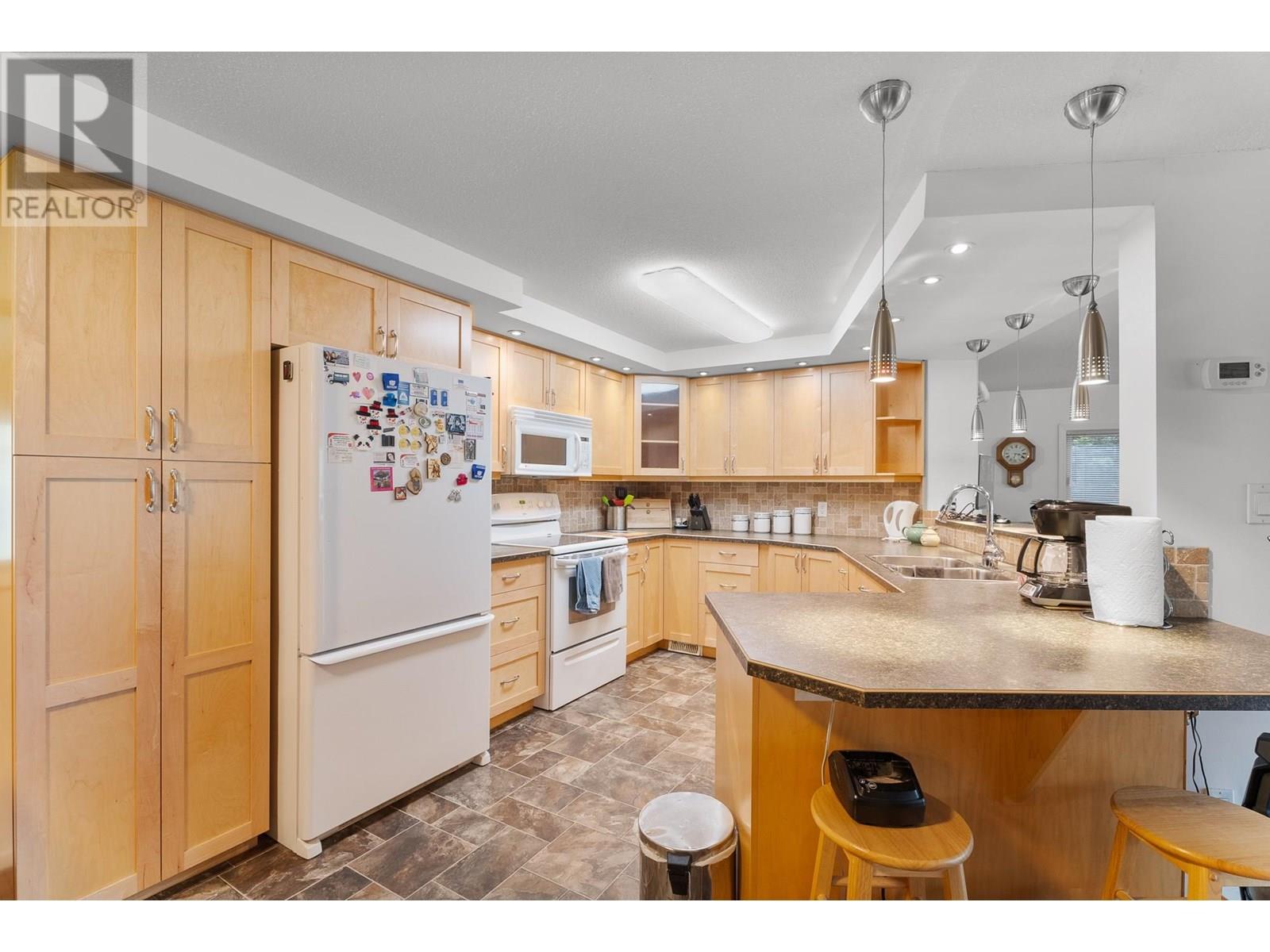 Photo 10 of 2662 Centennial Drive, Blind Bay BC