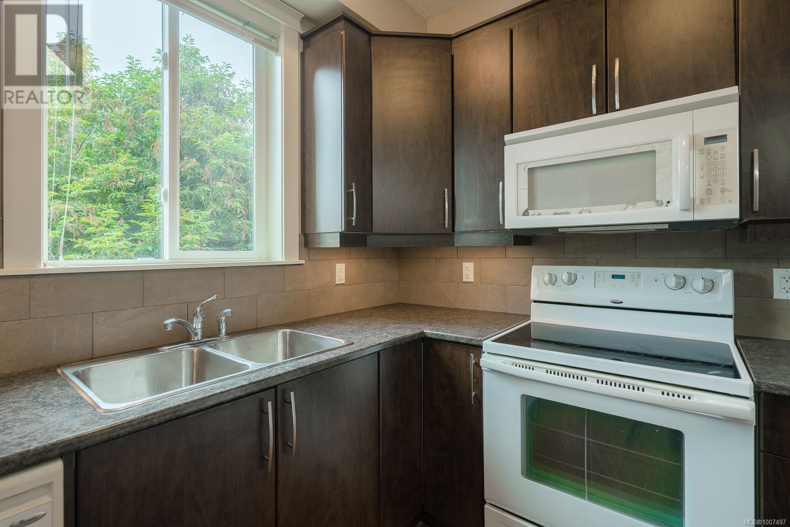 Photo 11 of 10 3101 Cliffs Rd, Duncan BC