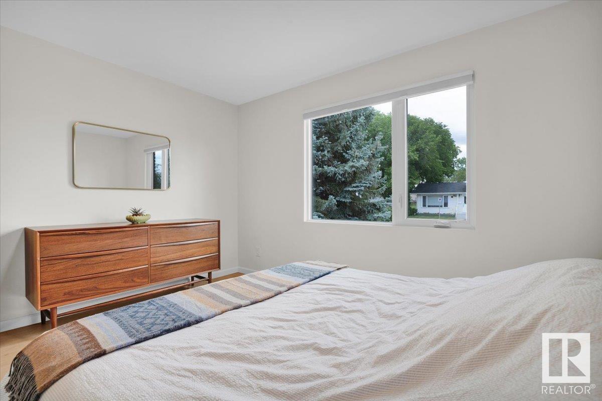 Photo 33 of 8219 17 Av Nw, Edmonton AB