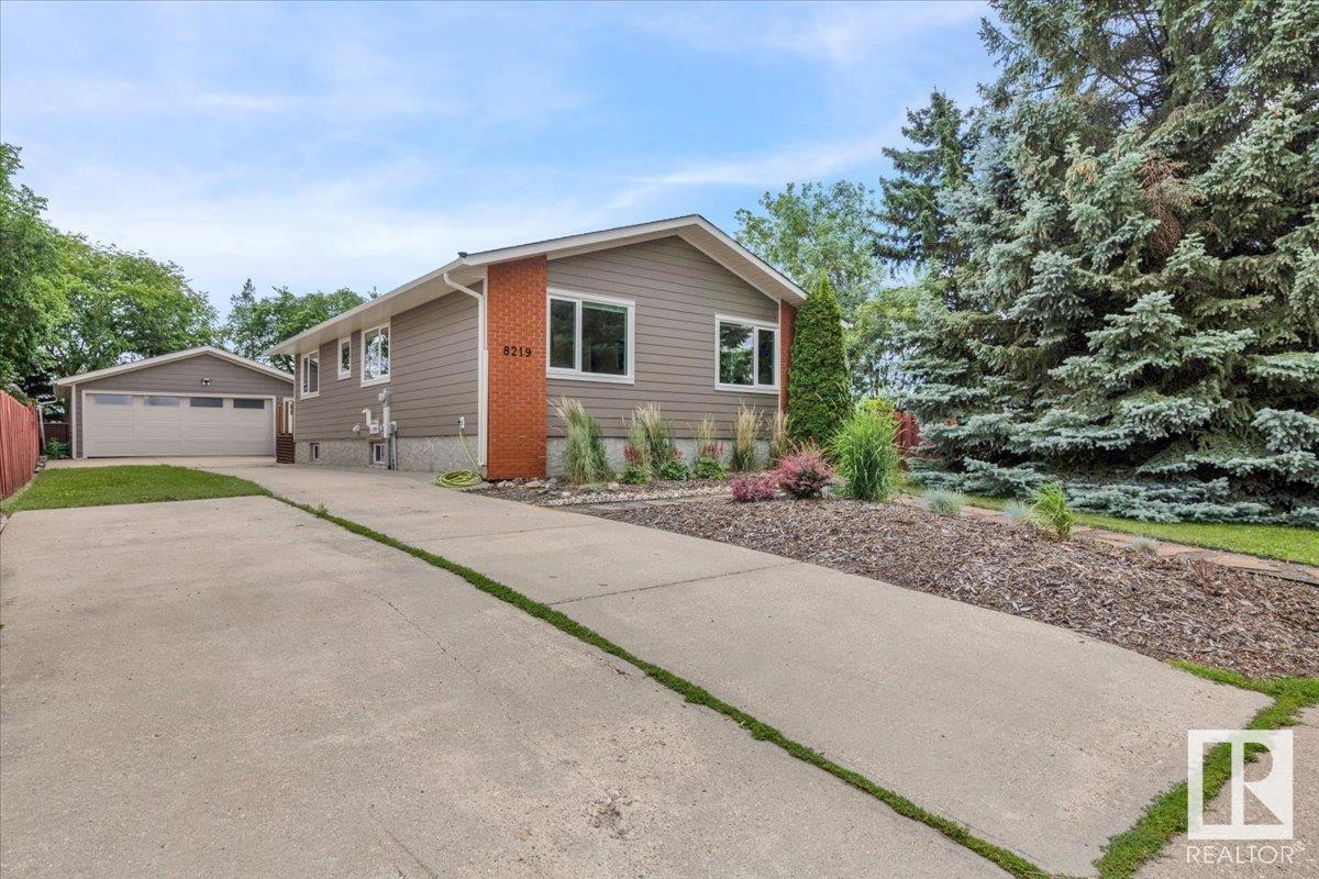 Photo 8 of 8219 17 Av Nw, Edmonton AB
