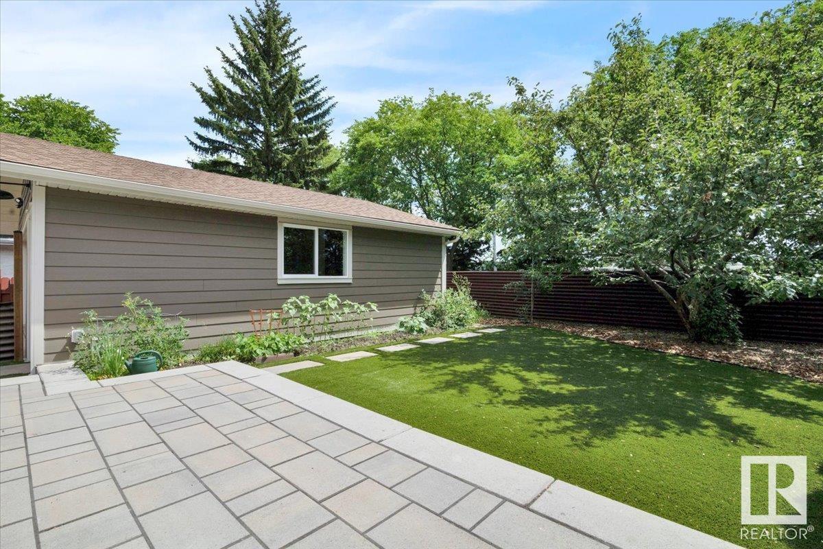 Photo 12 of 8219 17 Av Nw, Edmonton AB