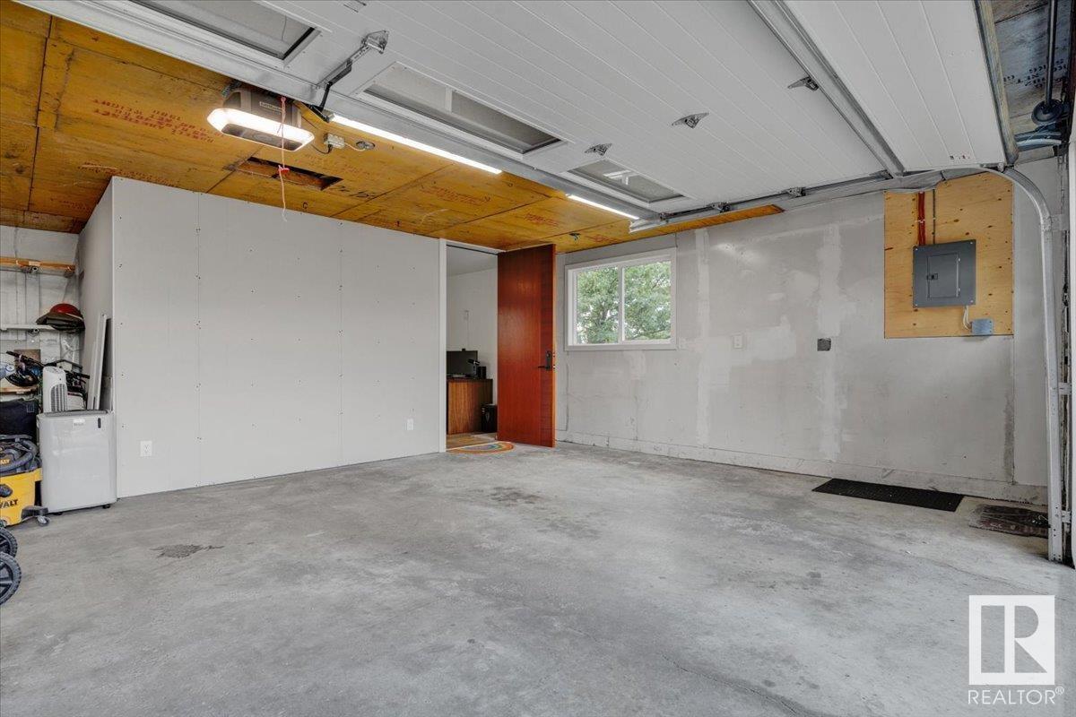Photo 6 of 8219 17 Av Nw, Edmonton AB