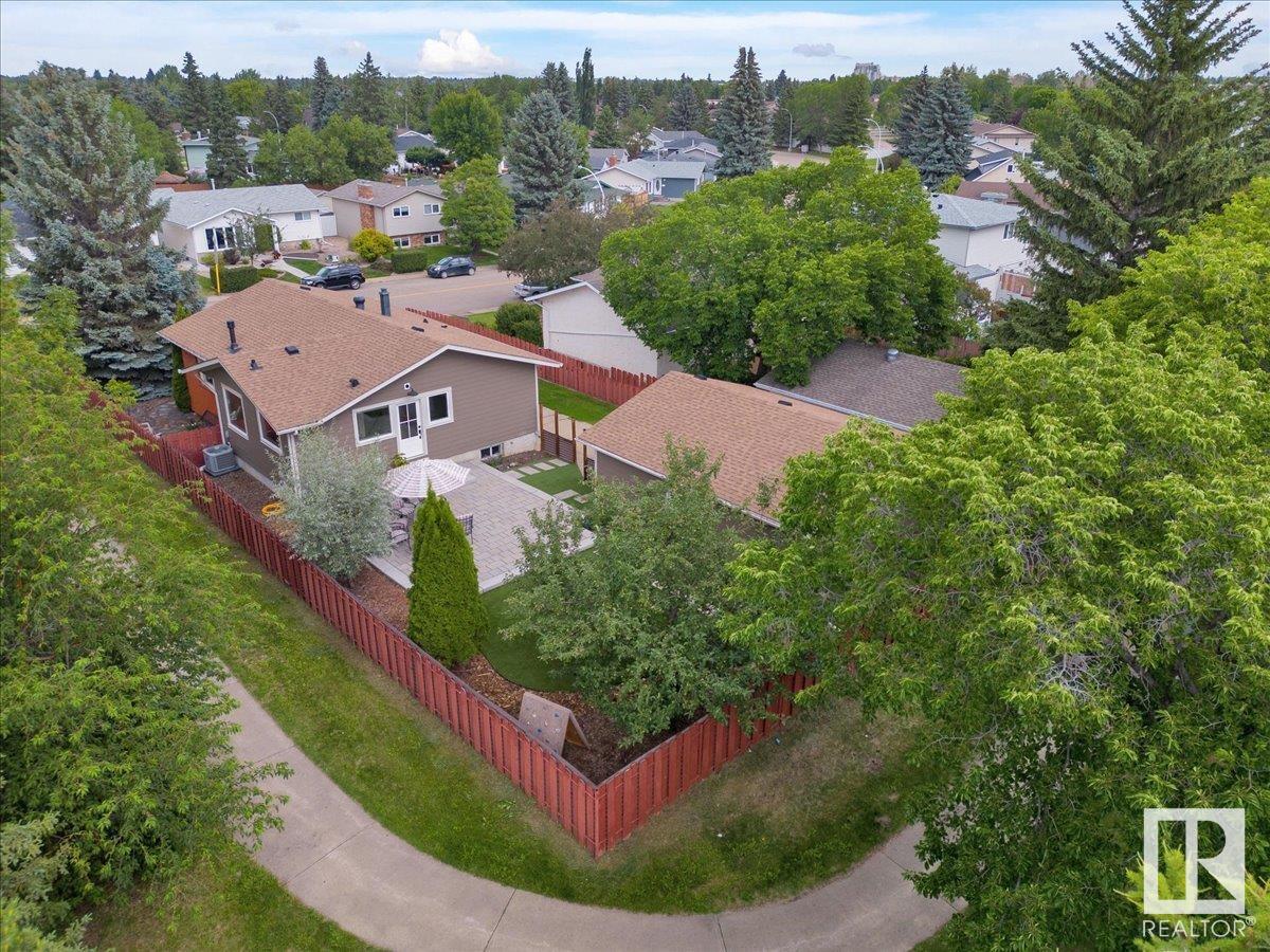 Photo 2 of 8219 17 Av Nw, Edmonton AB