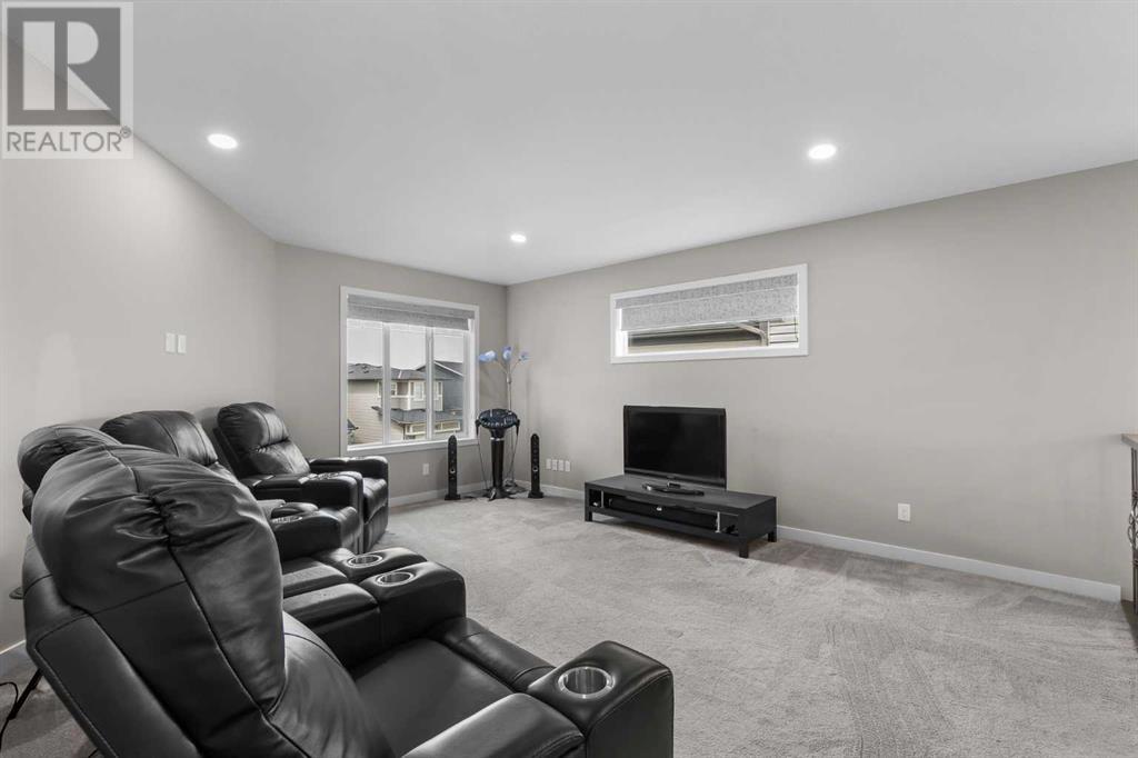 Photo 15 of 247 Hillcrest Heights Sw, Airdrie AB