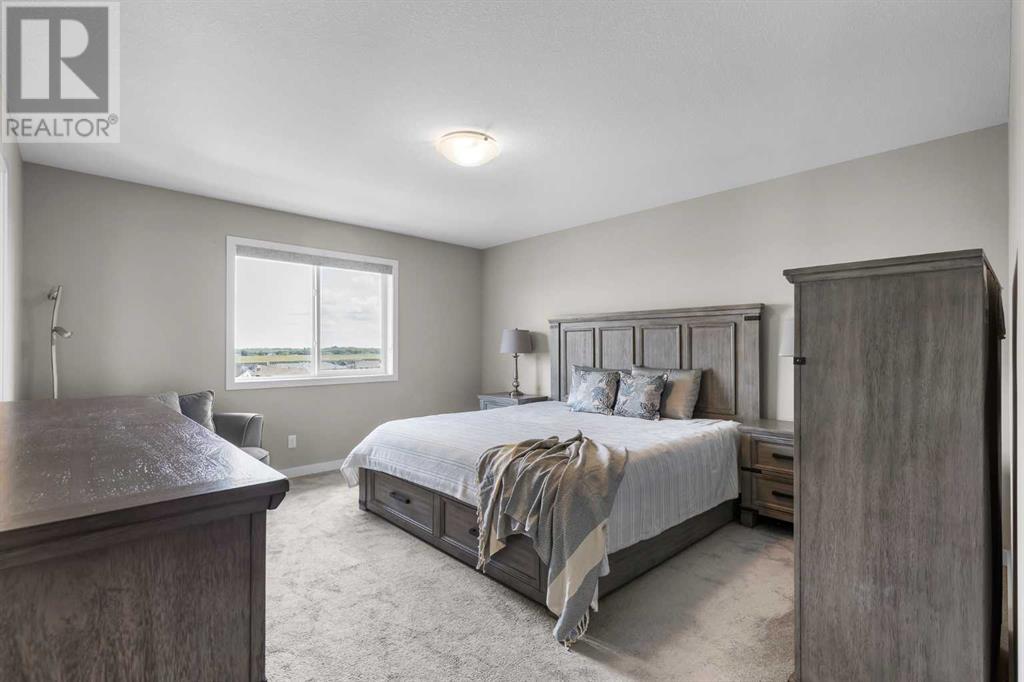 Photo 8 of 247 Hillcrest Heights Sw, Airdrie AB