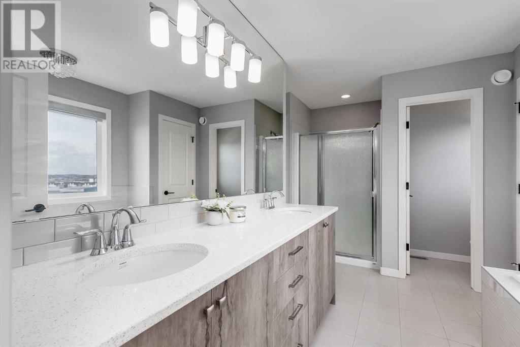 Photo 32 of 247 Hillcrest Heights Sw, Airdrie AB