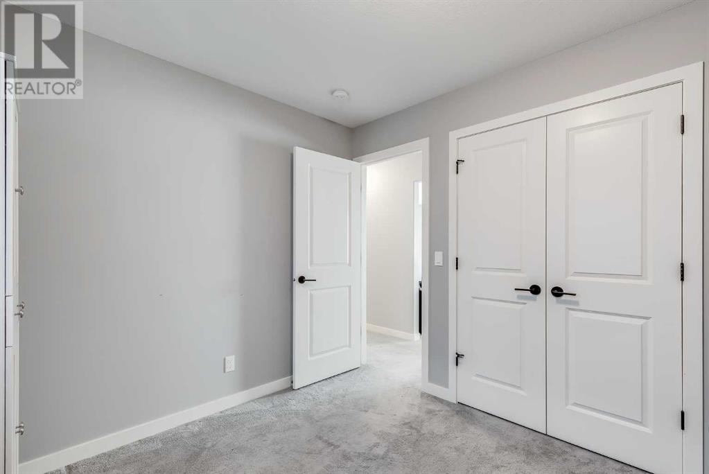 Photo 4 of 247 Hillcrest Heights Sw, Airdrie AB