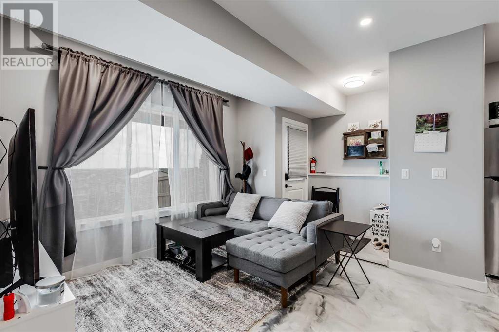 Photo 5 of 247 Hillcrest Heights Sw, Airdrie AB
