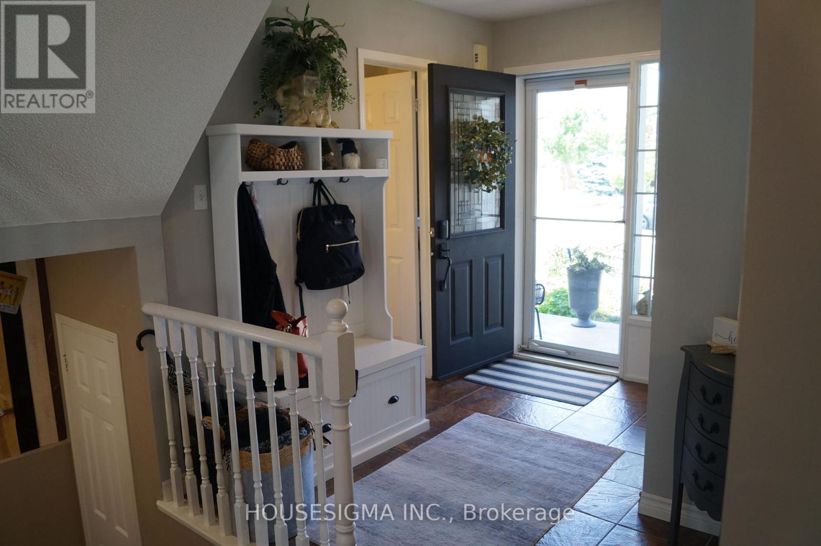 Photo 3 of 54 Weymouth Road, Barrie ON
