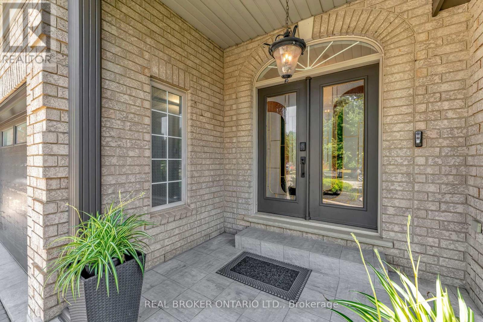 Photo 3 of 16 Casson Lane, Brantford ON