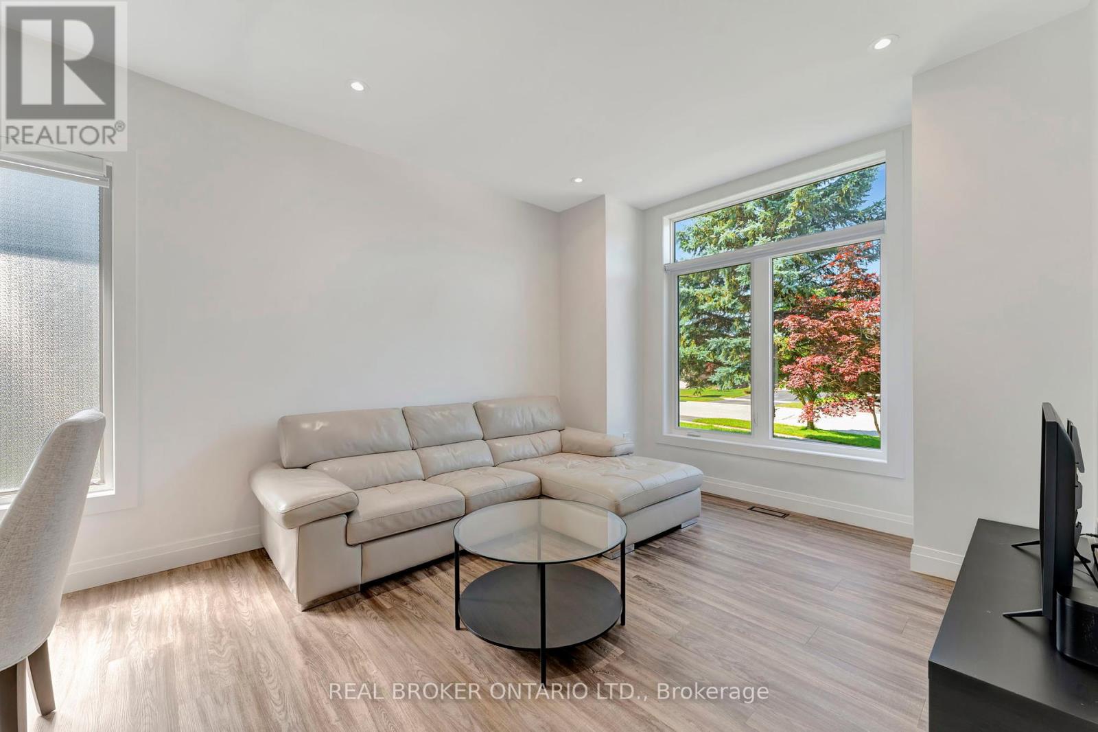 Photo 6 of 16 Casson Lane, Brantford ON
