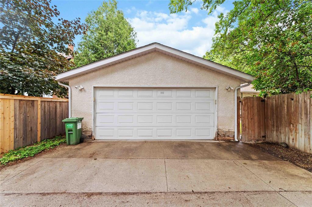 Photo 36 of 142 Oak Street, Winnipeg MB