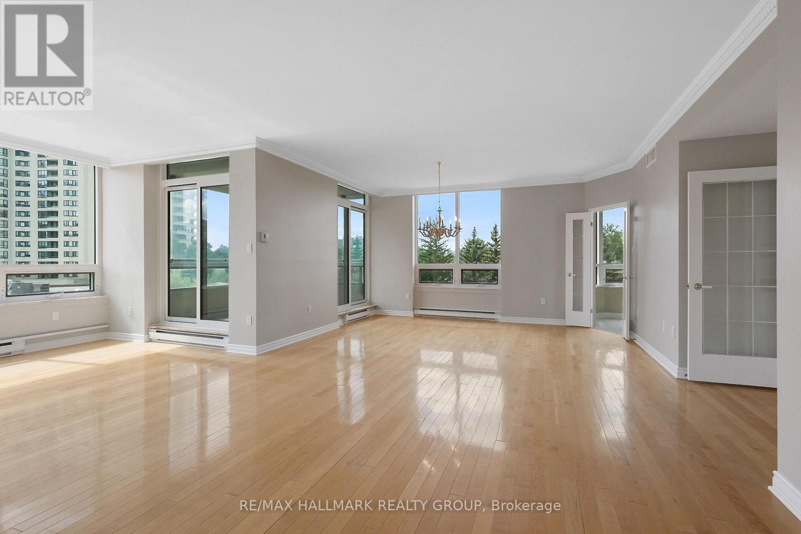 Photo 12 of 301 1480 Riverside Drive, Ottawa ON