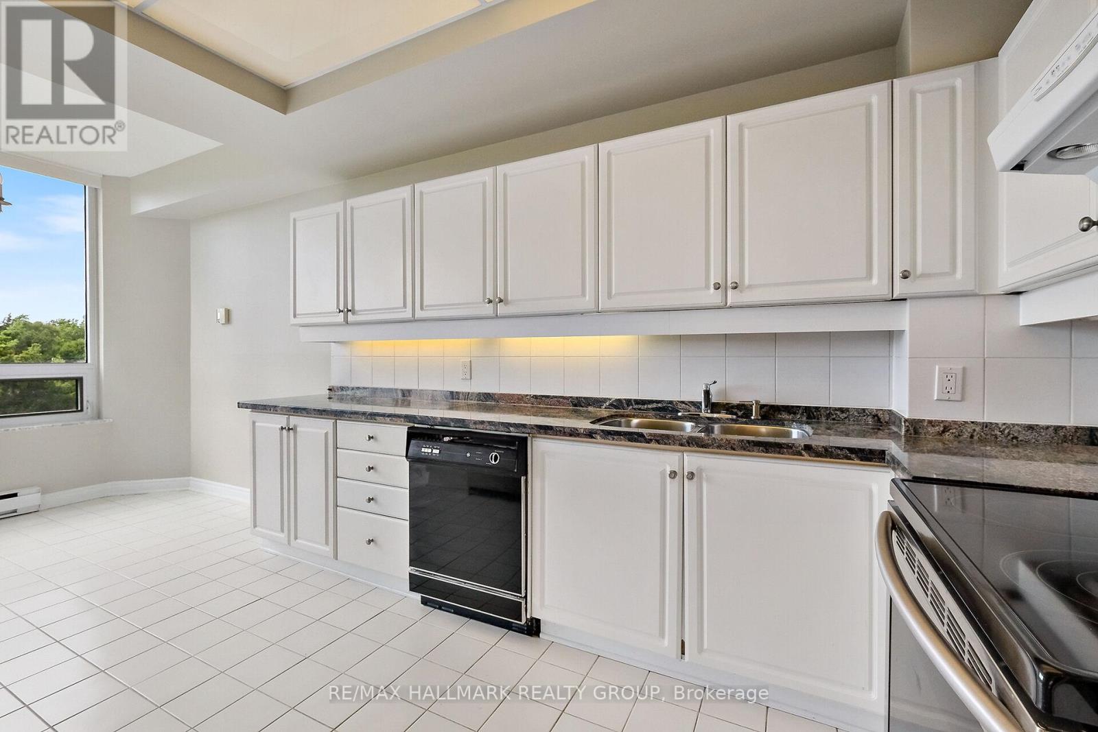 Photo 20 of 301 1480 Riverside Drive, Ottawa ON