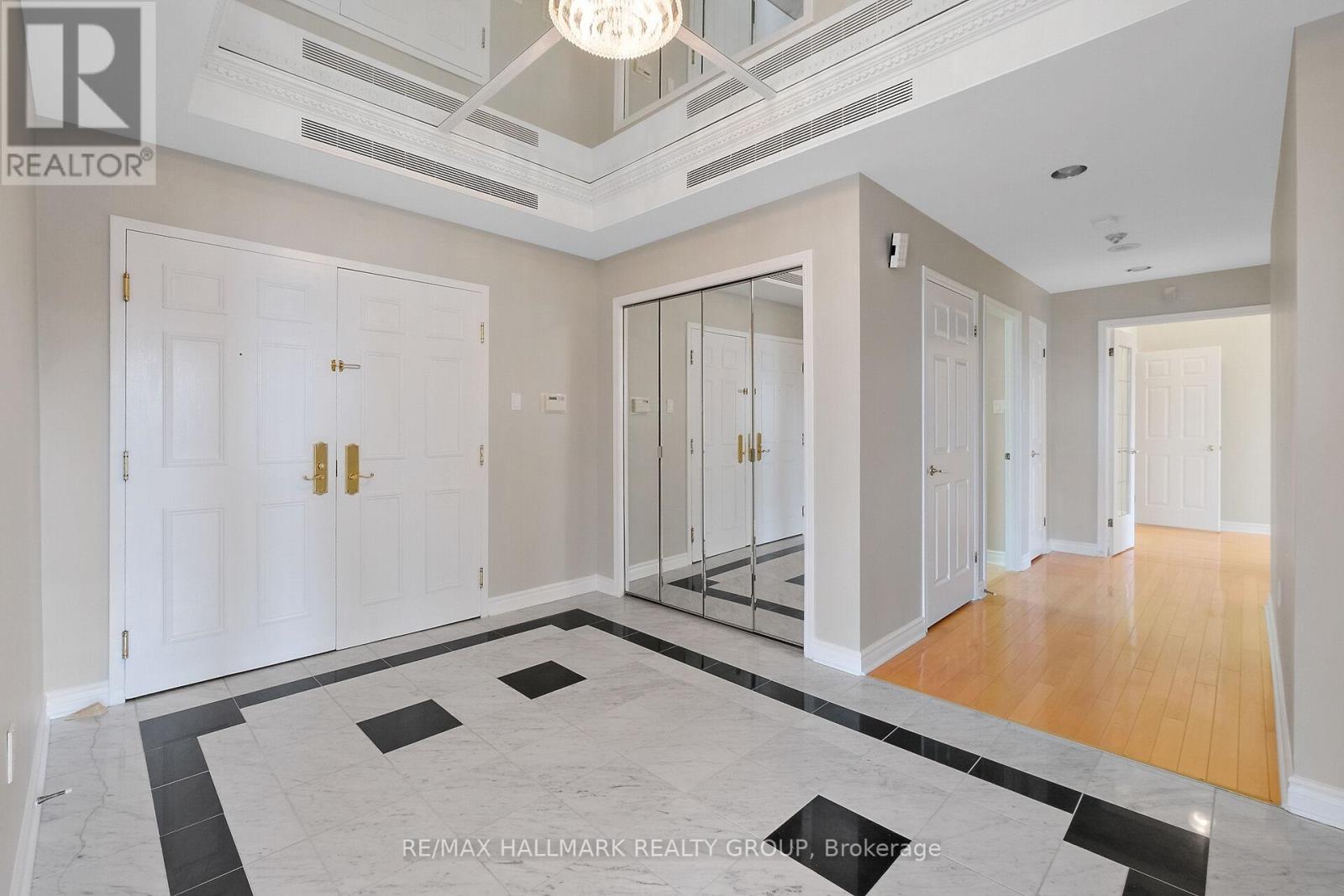 Photo 9 of 301 1480 Riverside Drive, Ottawa ON