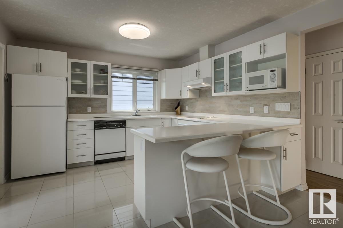 Photo 24 of 9437 144 St Nw, Edmonton AB