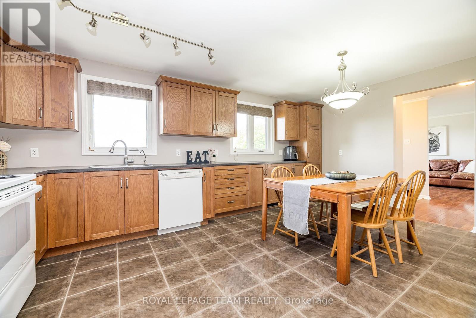 Photo 13 of 1234 Kinburn Side Road, Ottawa ON