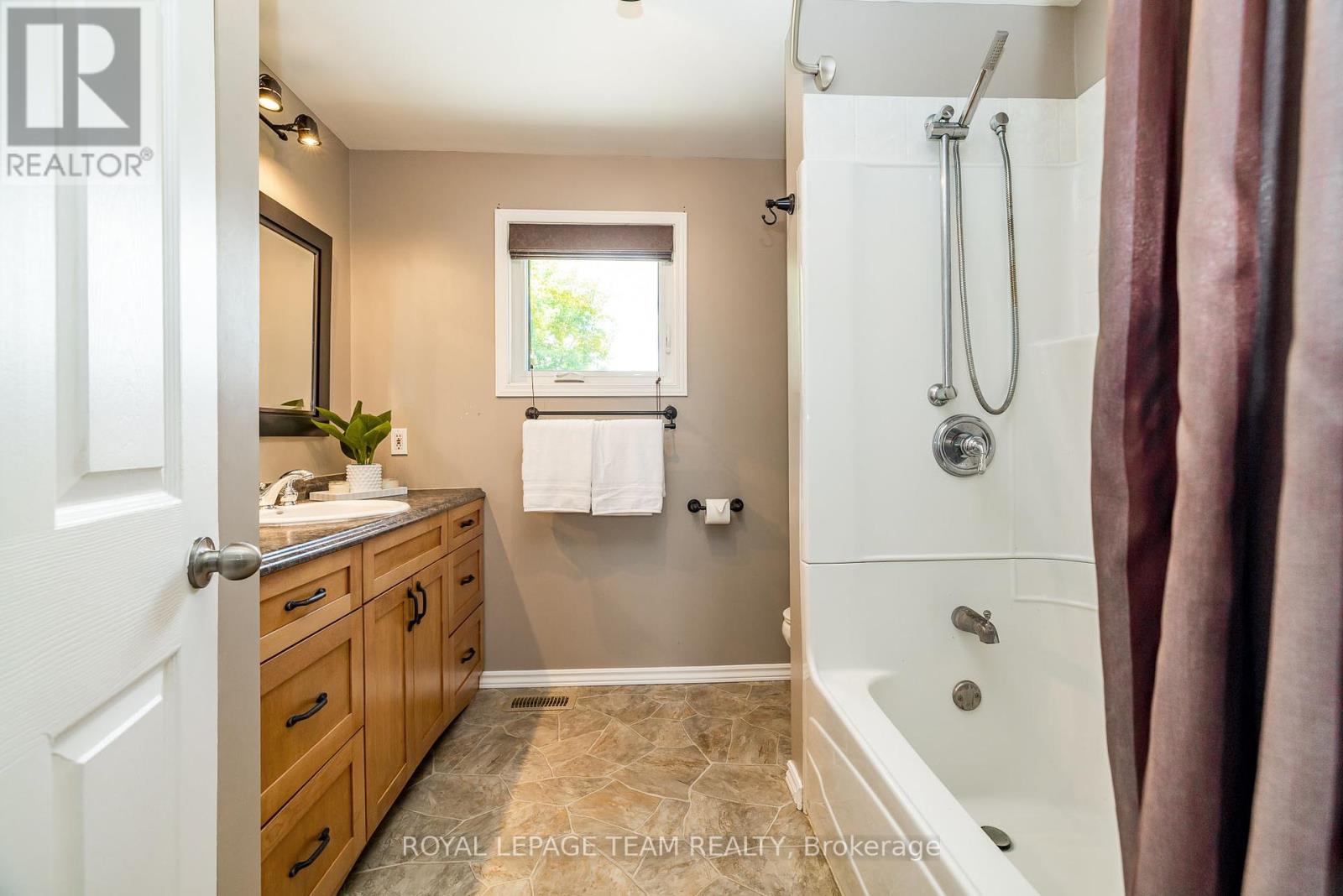 Photo 20 of 1234 Kinburn Side Road, Ottawa ON