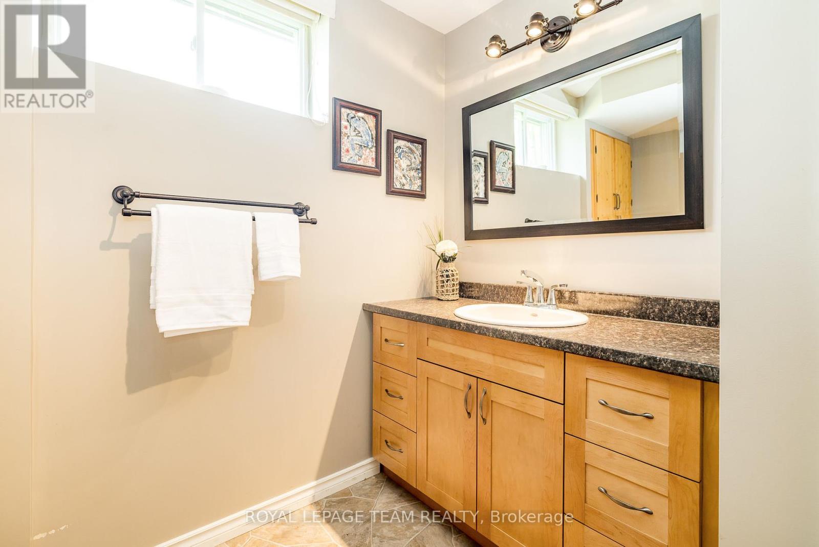 Photo 32 of 1234 Kinburn Side Road, Ottawa ON