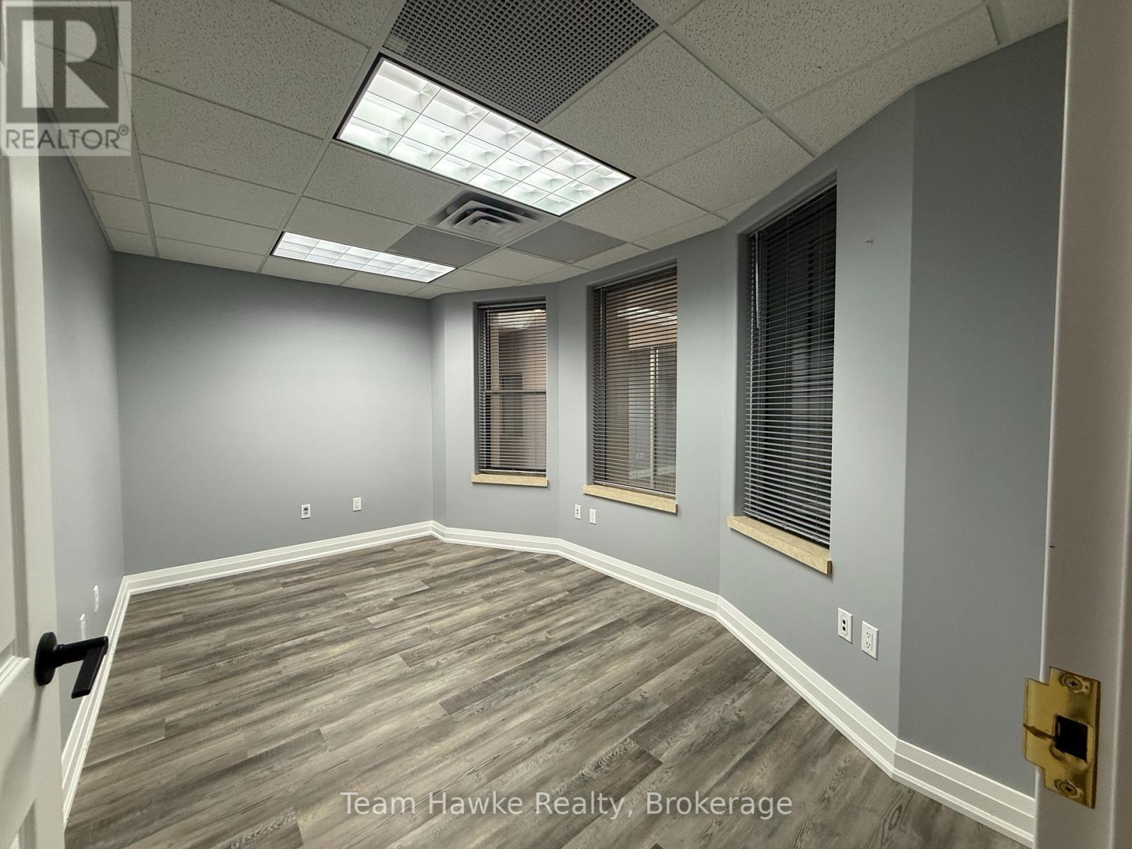 Photo 6 of 361 King Street, Midland ON