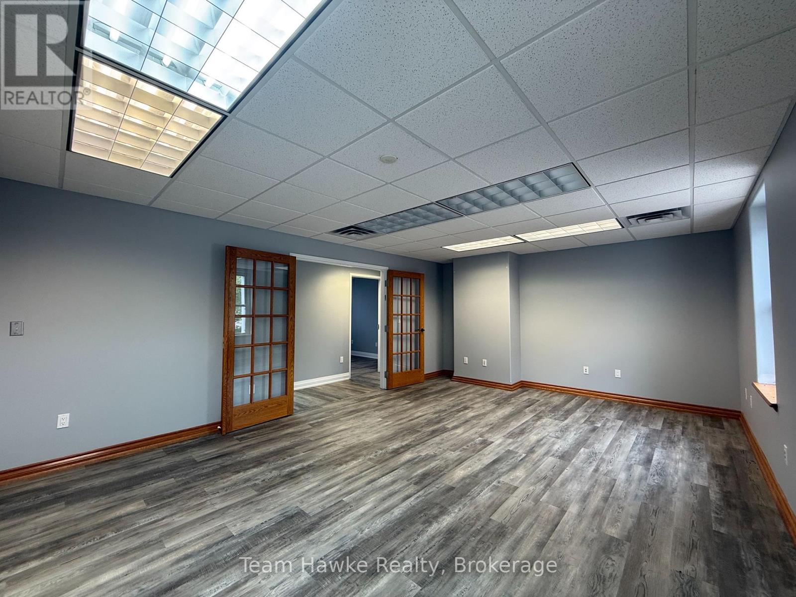 Photo 12 of 361 King Street, Midland ON