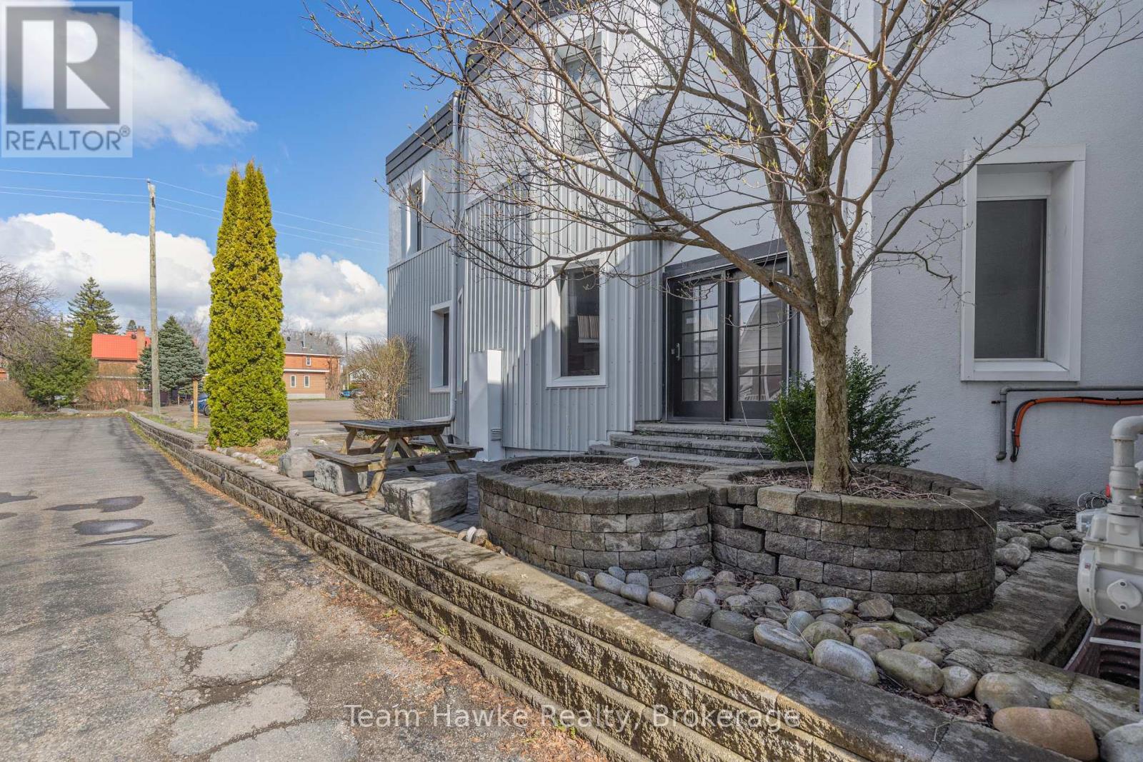 Photo 7 of 361 King Street, Midland ON