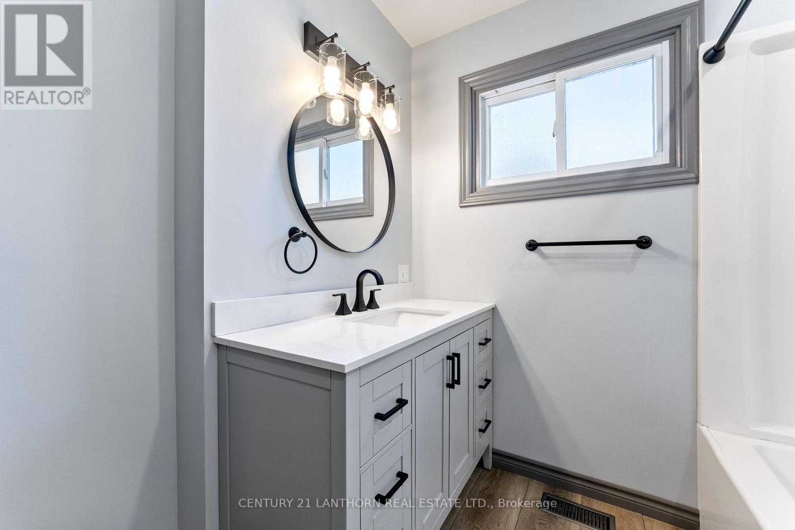 Photo 31 of 59 Nicholas Street, Quinte West ON