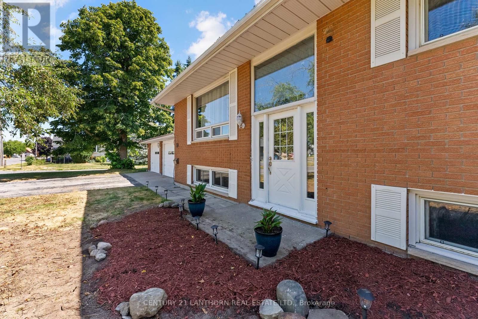 Photo 4 of 59 Nicholas Street, Quinte West ON