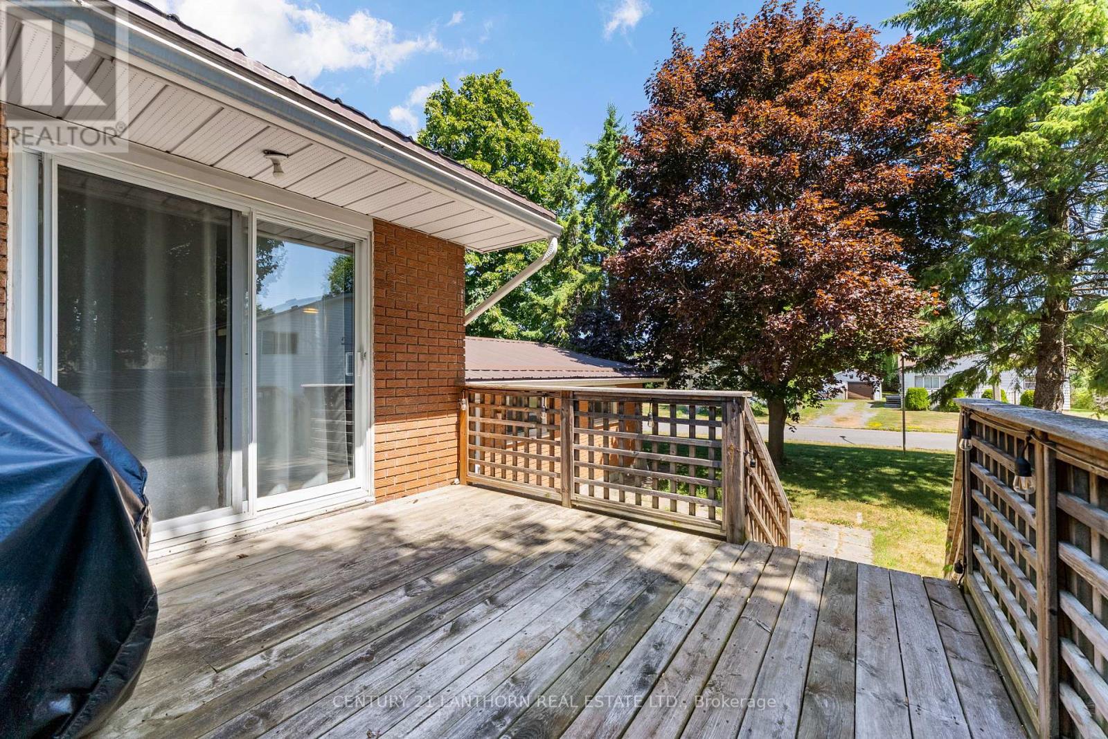 Photo 17 of 59 Nicholas Street, Quinte West ON
