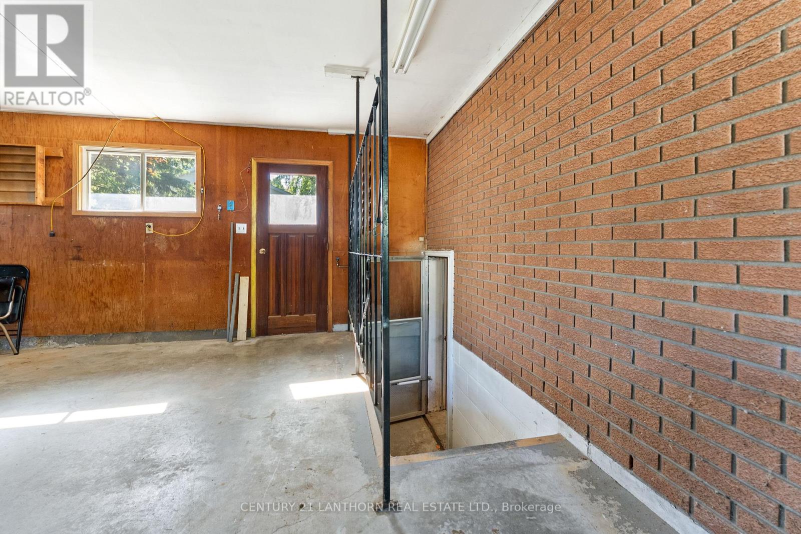 Photo 13 of 59 Nicholas Street, Quinte West ON