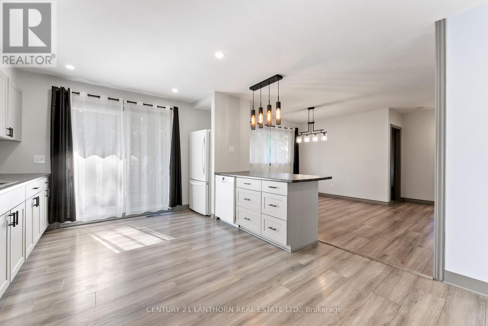 Photo 3 of 59 Nicholas Street, Quinte West ON