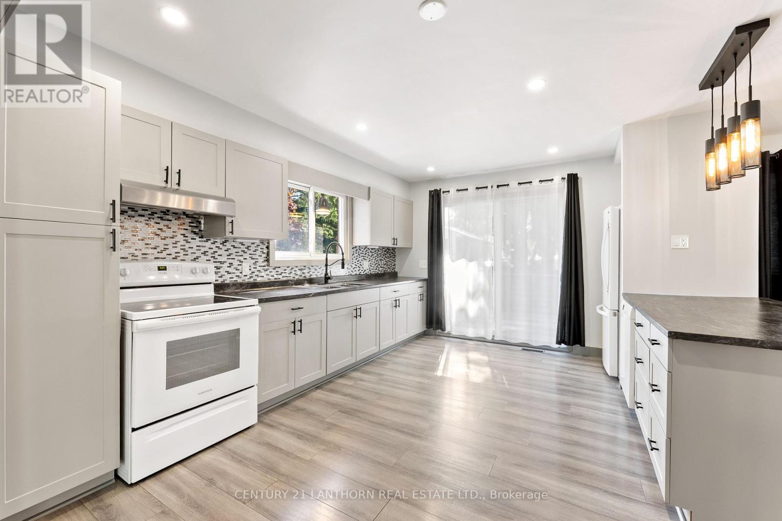 Photo 37 of 59 Nicholas Street, Quinte West ON