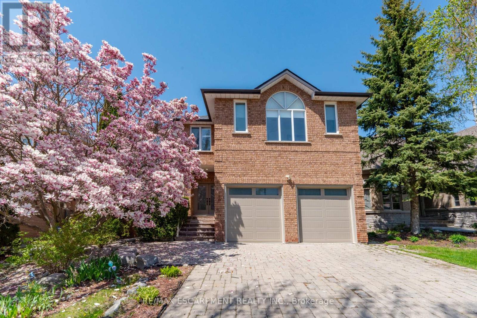 Photo 1 of 122 Arten Avenue, Richmond Hill ON
