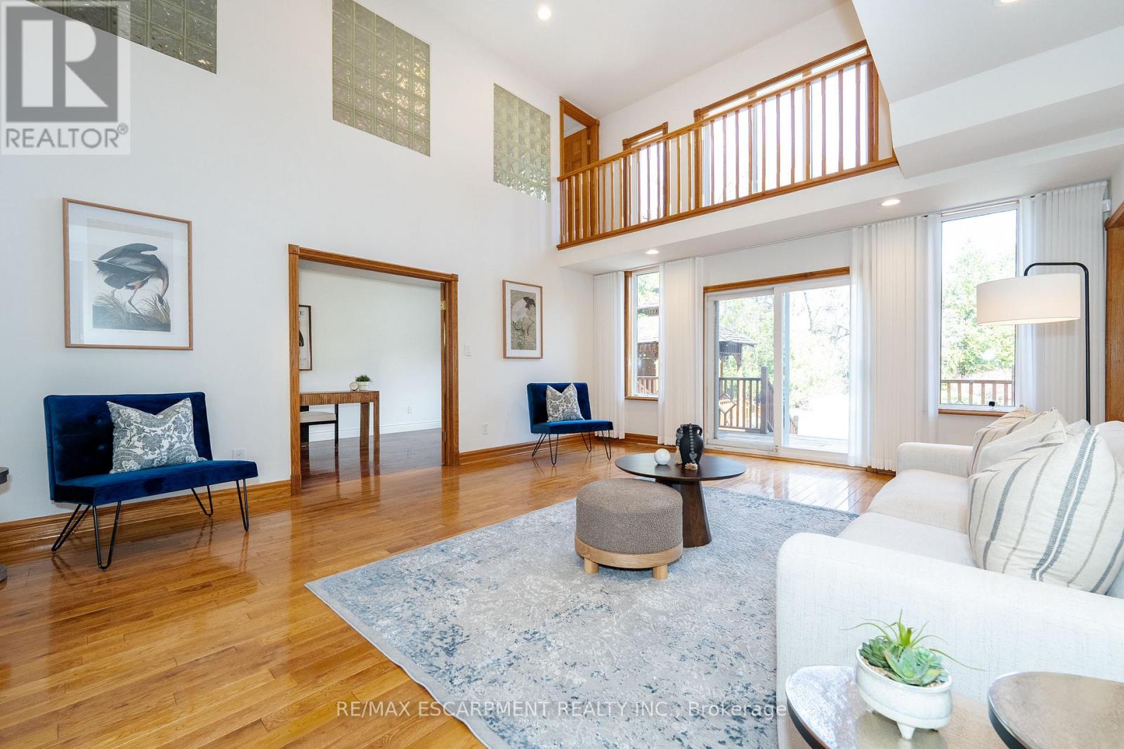 Photo 10 of 122 Arten Avenue, Richmond Hill ON