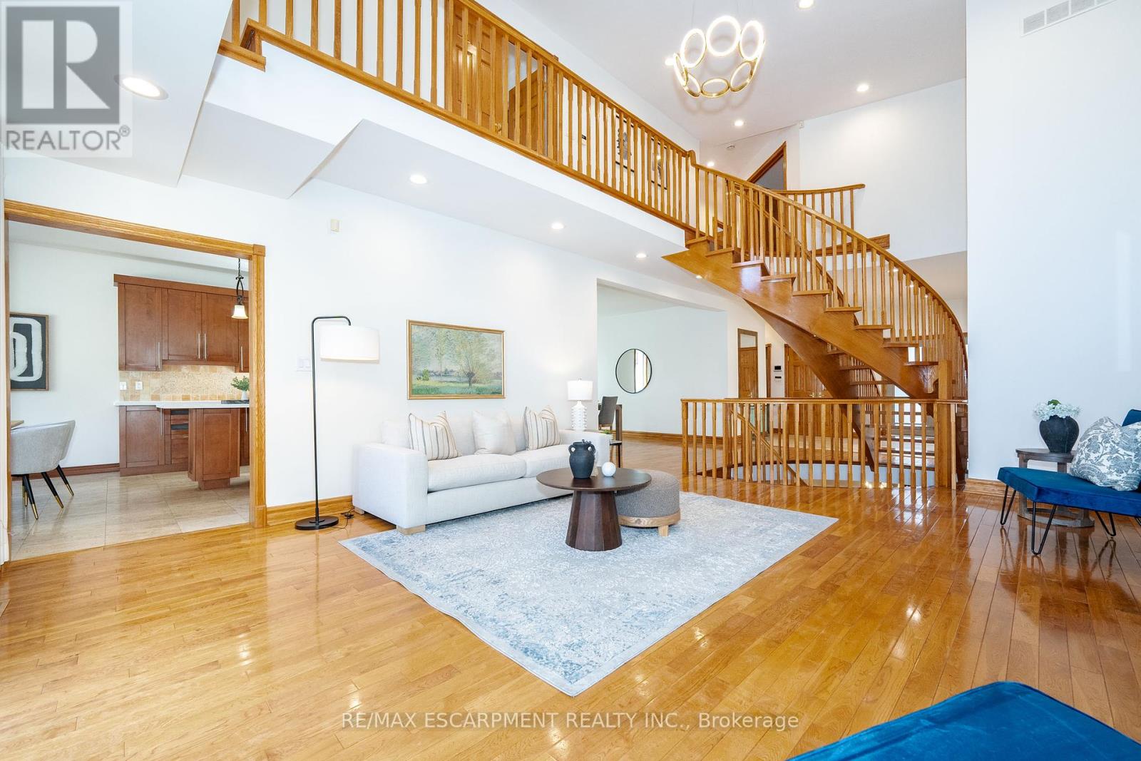 Photo 11 of 122 Arten Avenue, Richmond Hill ON