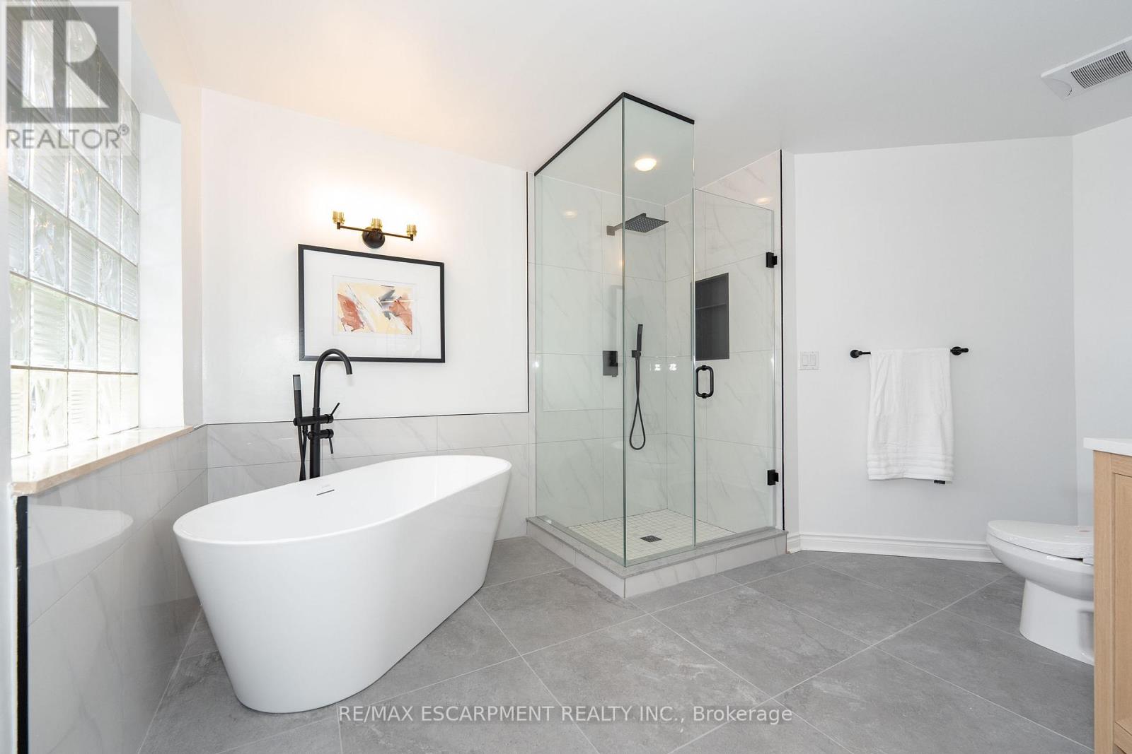 Photo 24 of 122 Arten Avenue, Richmond Hill ON