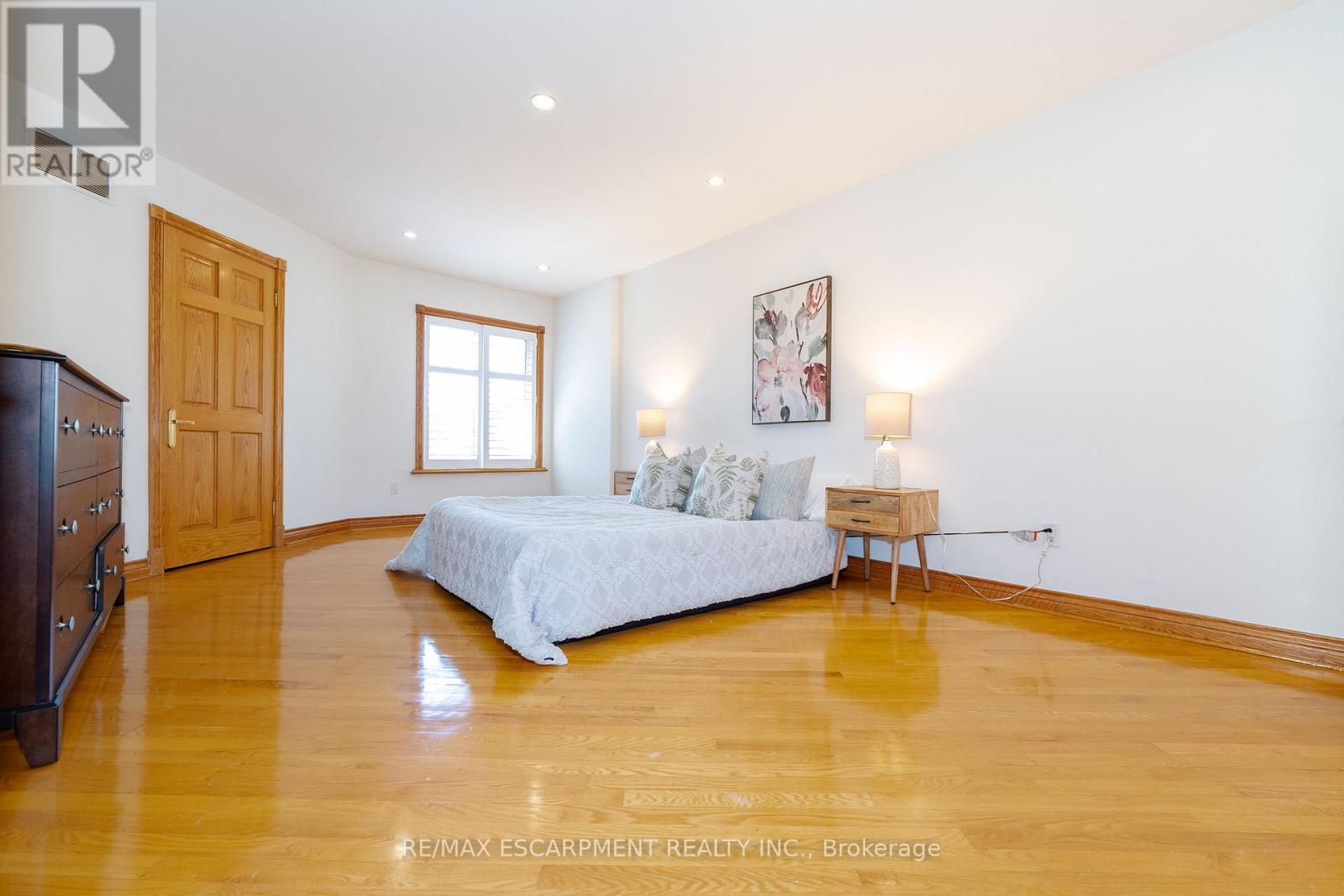 Photo 25 of 122 Arten Avenue, Richmond Hill ON