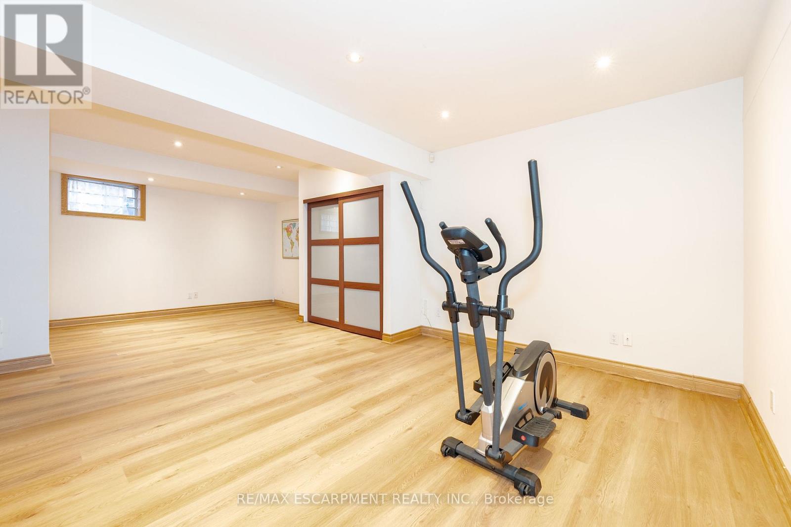 Photo 33 of 122 Arten Avenue, Richmond Hill ON