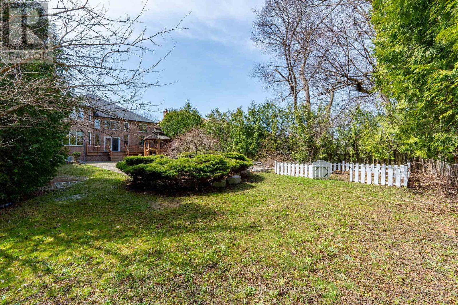 Photo 36 of 122 Arten Avenue, Richmond Hill ON