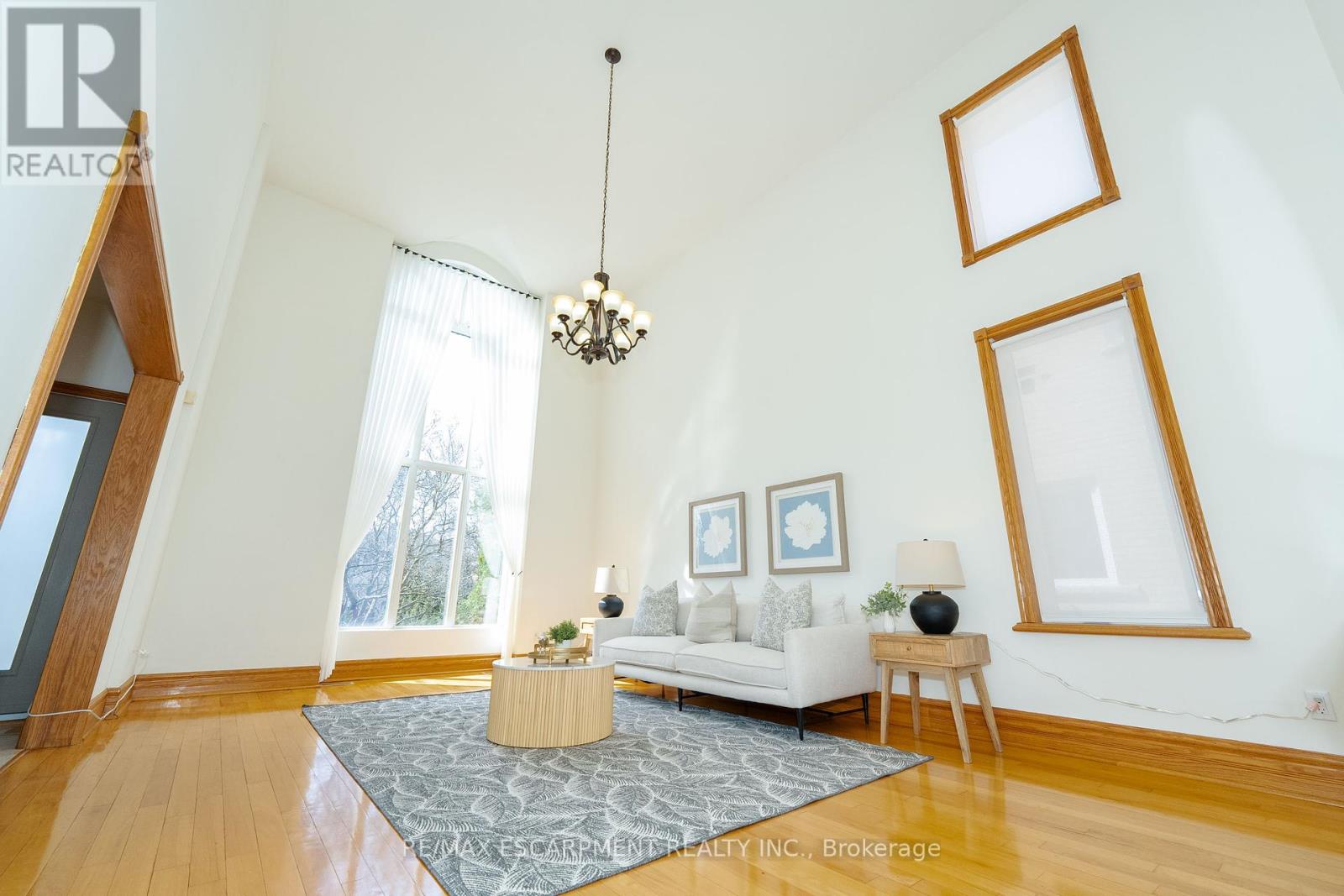 Photo 6 of 122 Arten Avenue, Richmond Hill ON