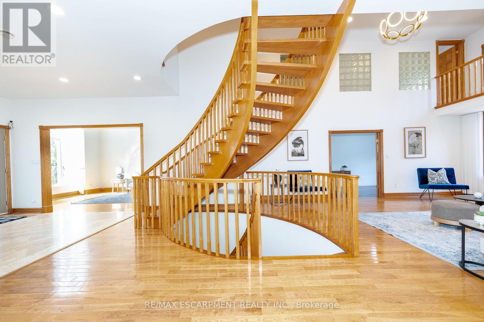 Photo 8 of 122 Arten Avenue, Richmond Hill ON